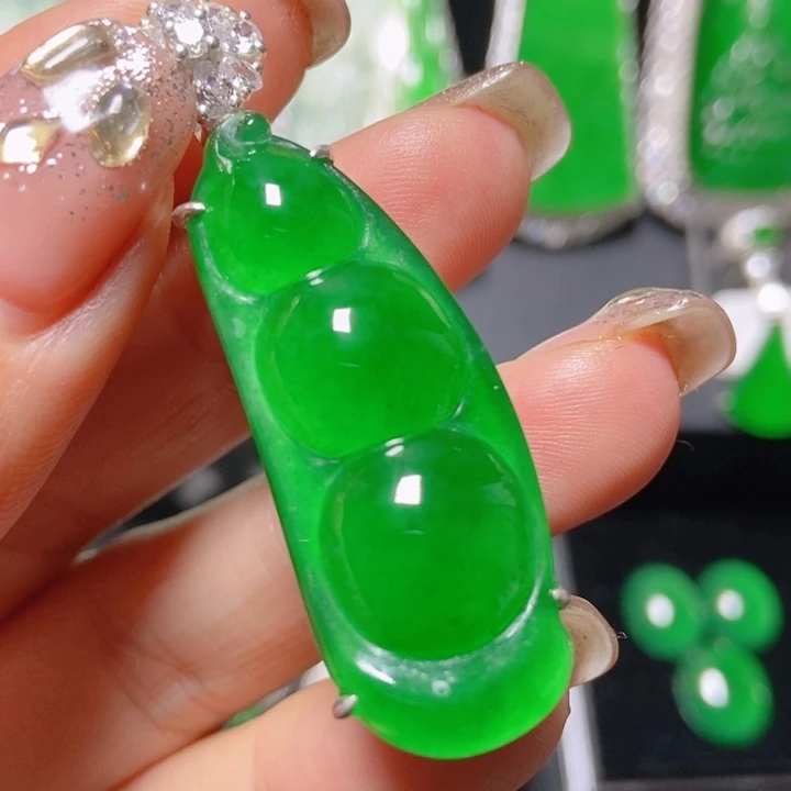 翡翠银S925镶嵌颈饰翡翠