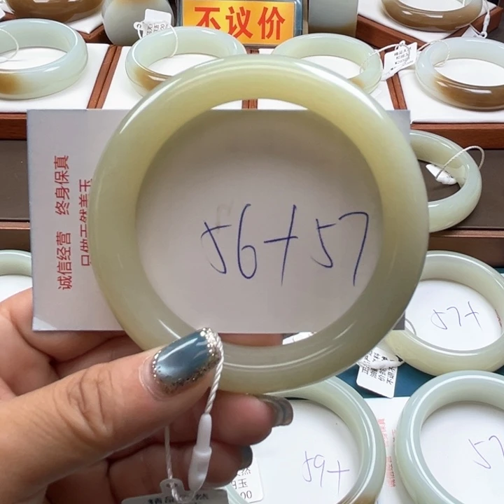 未镶嵌手镯和田玉