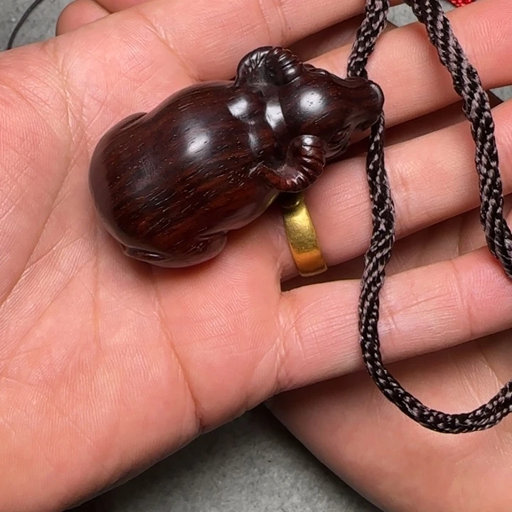 高***人檀香紫檀（小叶紫檀）牛手把件