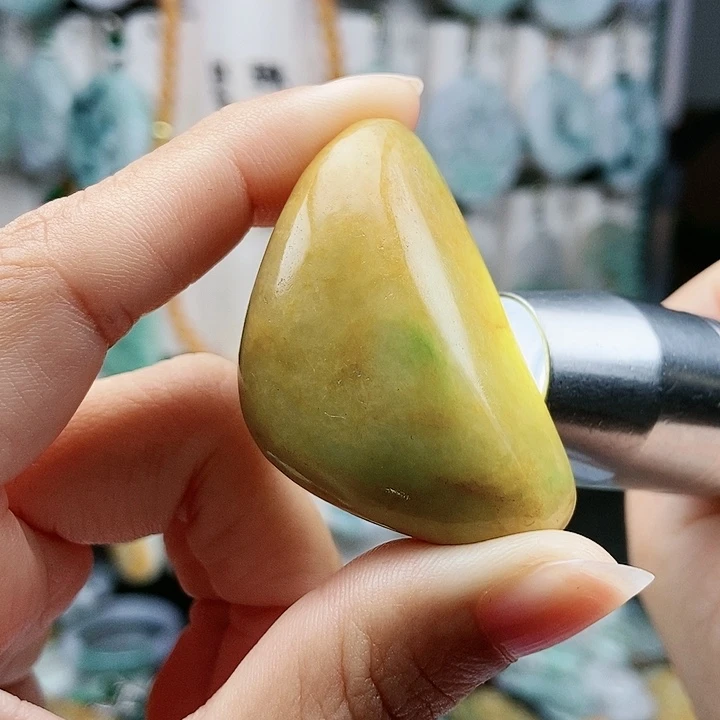 颈饰足铂镶嵌翡翠翡翠