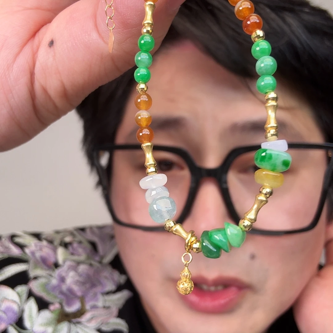 翡翠18K金镶嵌颈饰一件