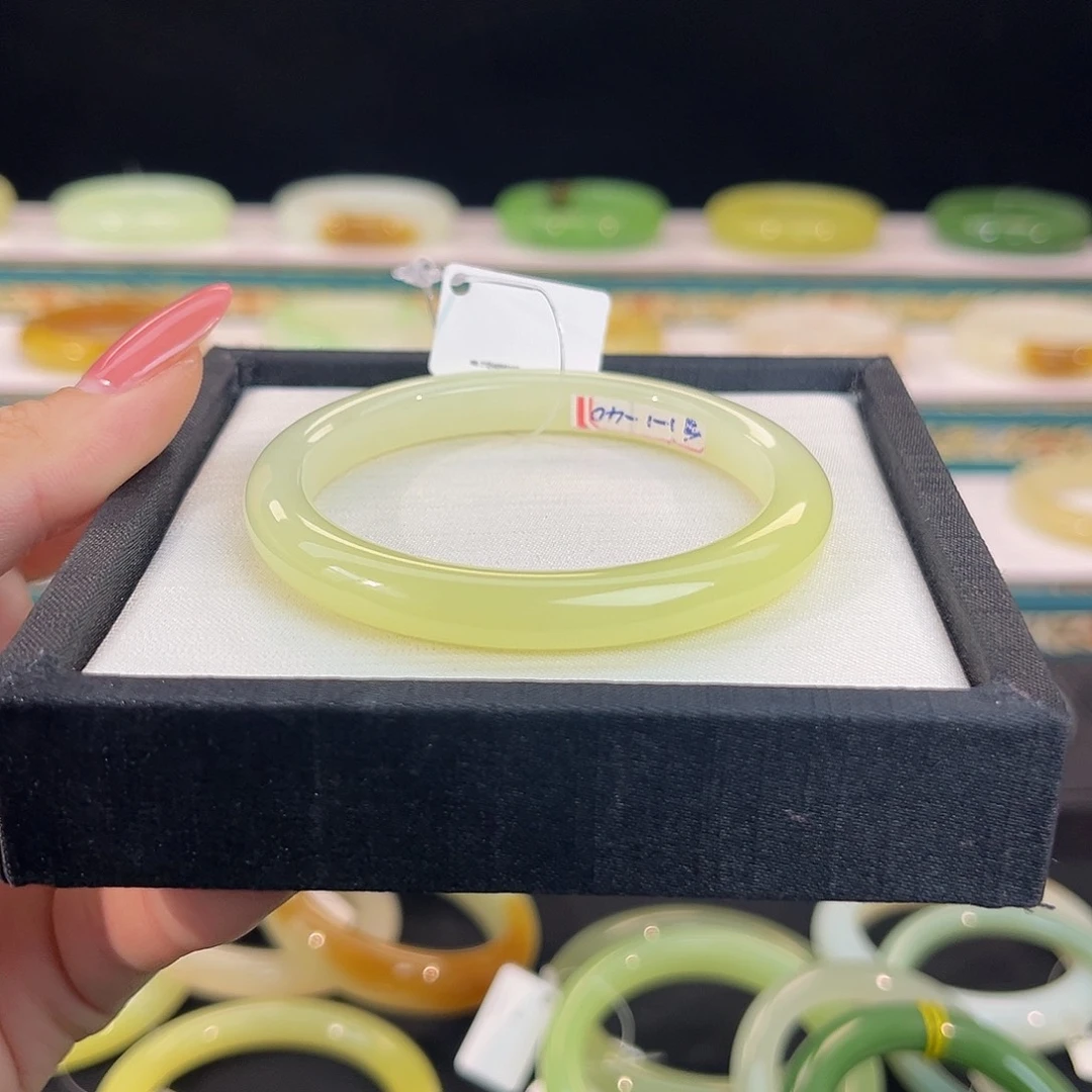 未镶嵌手镯和田玉冰黄