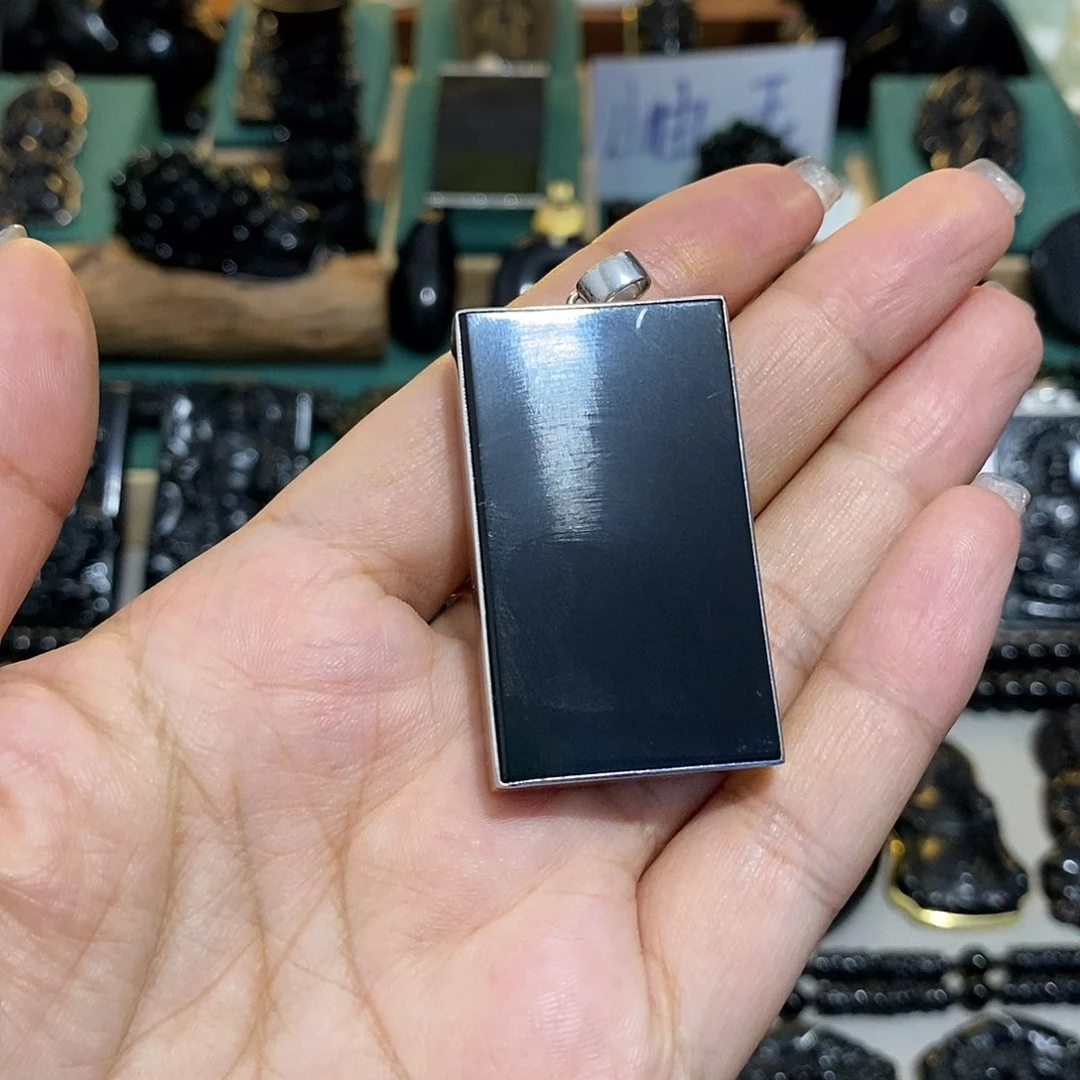 悠***闲蛇纹石玉未镶嵌颈饰