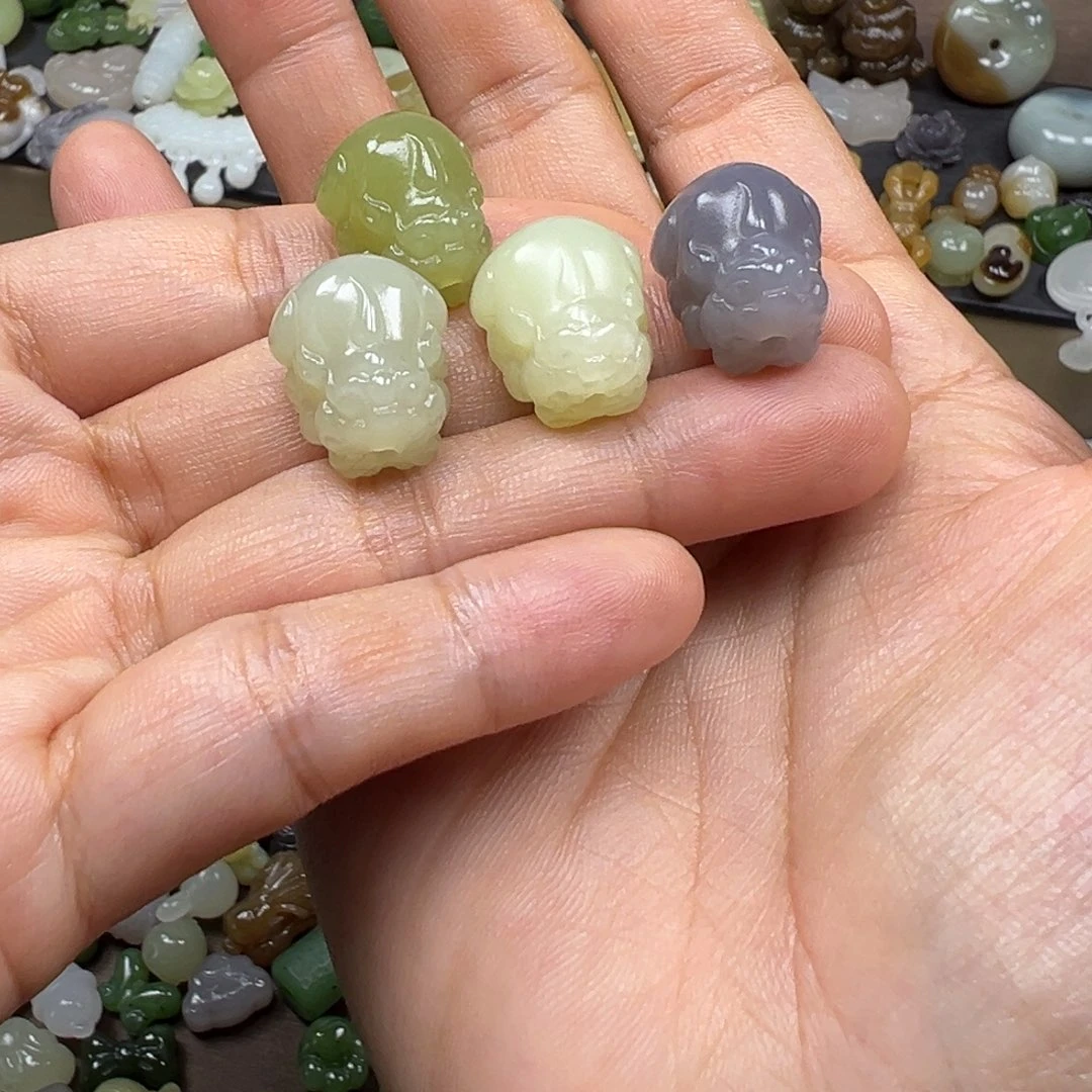 和田玉未镶嵌颈饰多样性发其一