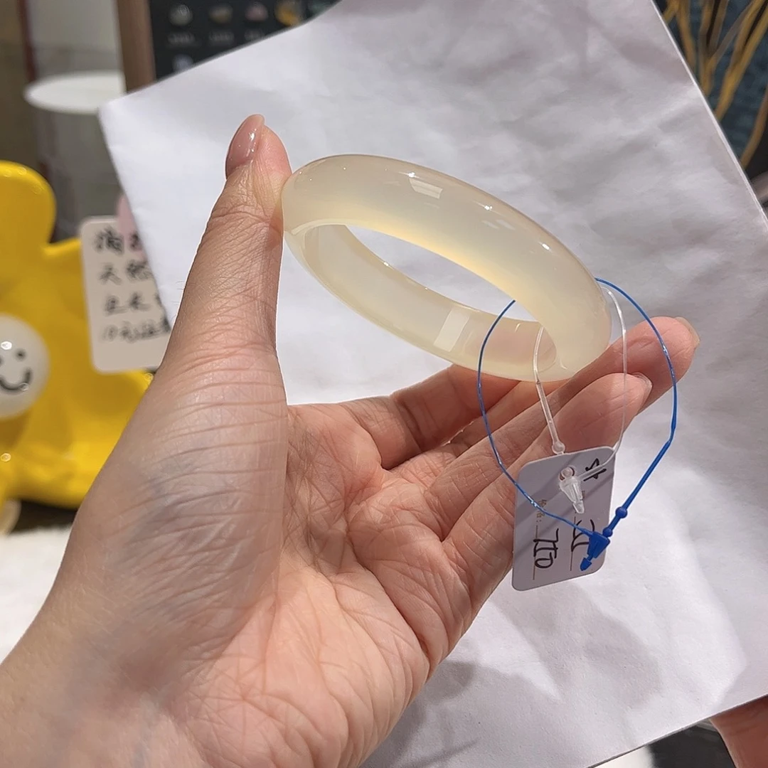 手镯玛瑙/玉髓未镶嵌55.1圈口 飘砂