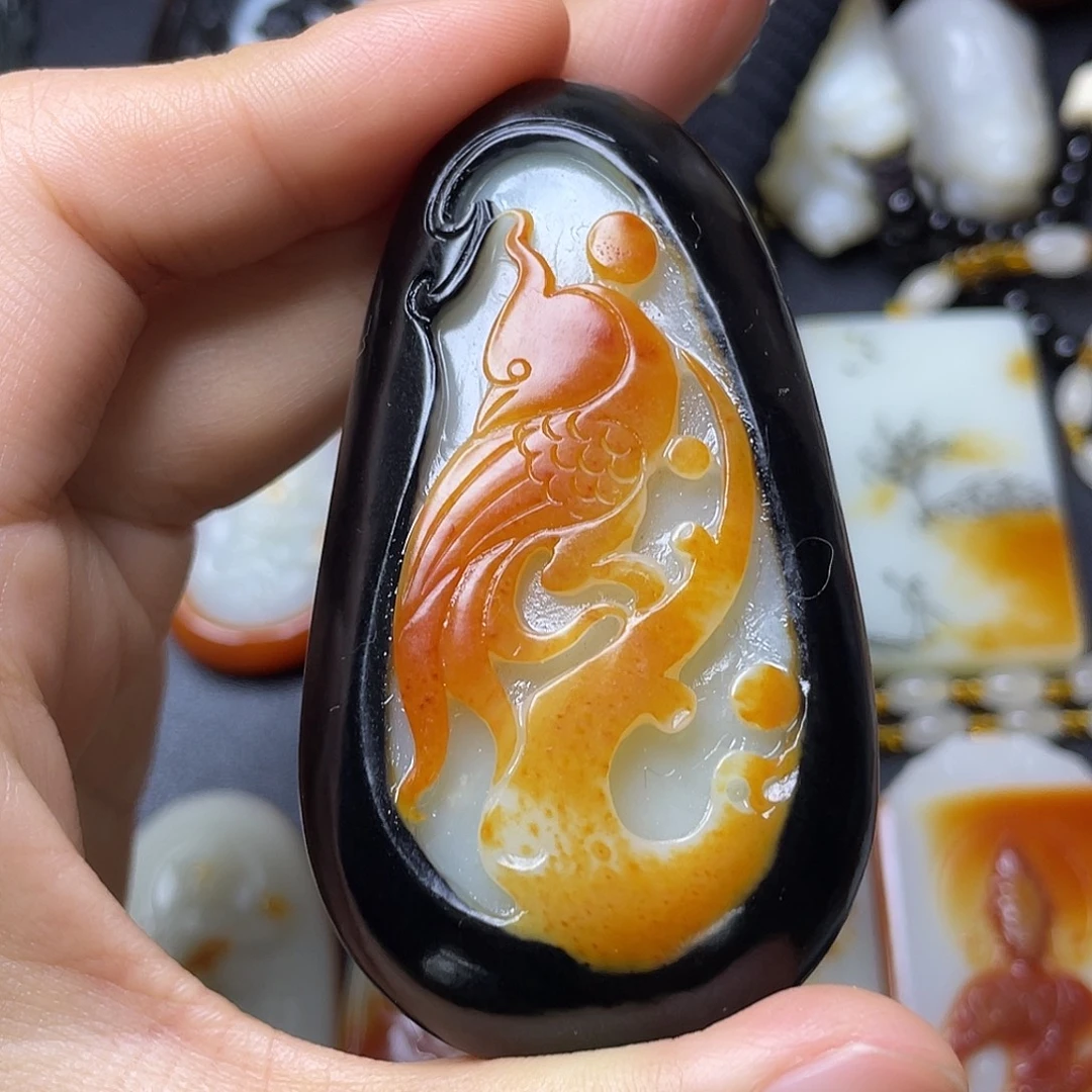 青***语颈饰未镶嵌和田玉