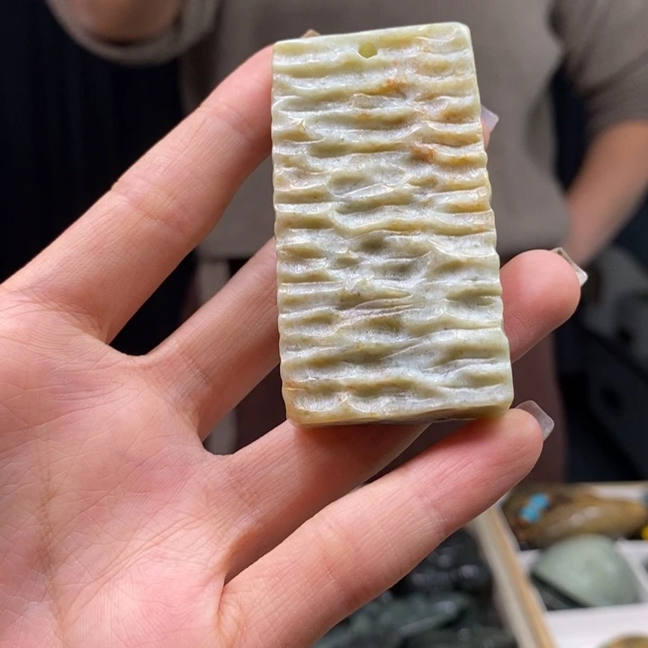 岫岩河磨玉（透闪石质玉）颈饰未镶嵌