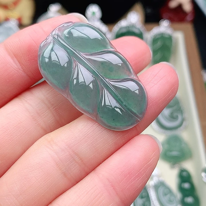 颈饰未镶嵌翡翠吊坠