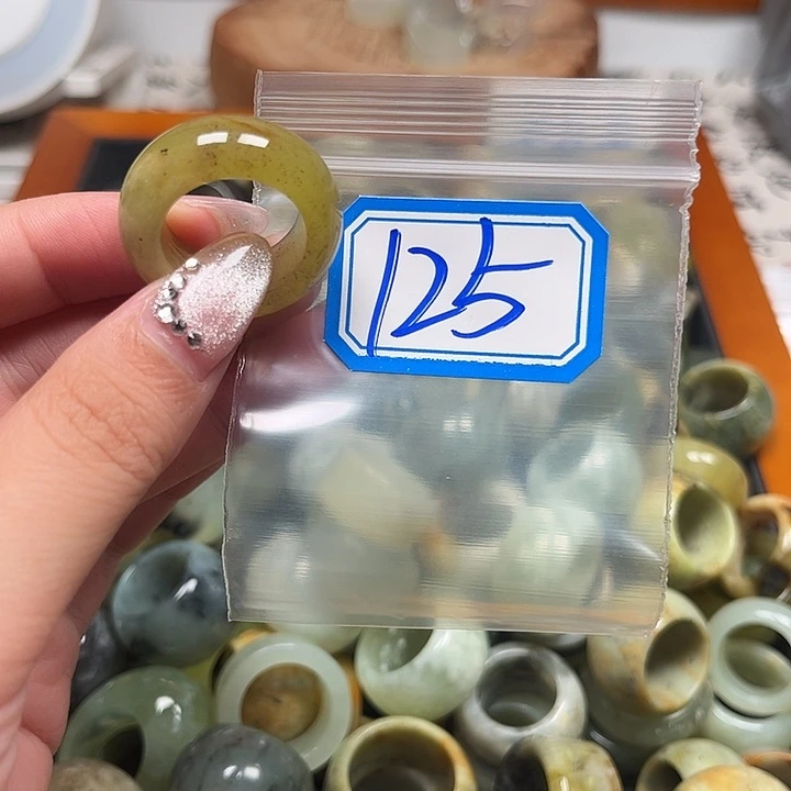 那***你蛇纹石玉未镶嵌戒指