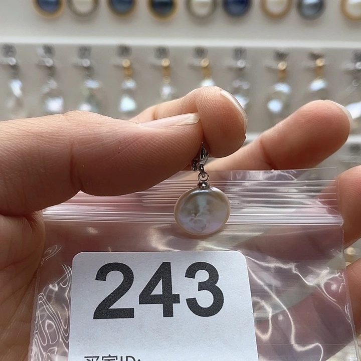 未镶嵌天然珍珠。  漏 漏 漏淡水珍珠