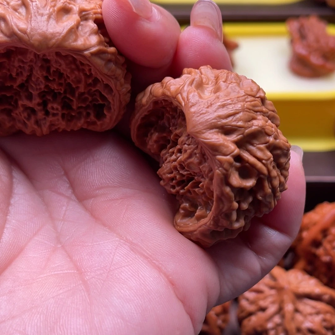 文玩核桃吊坠希****满聚宝盆的设计也很好看呢笑