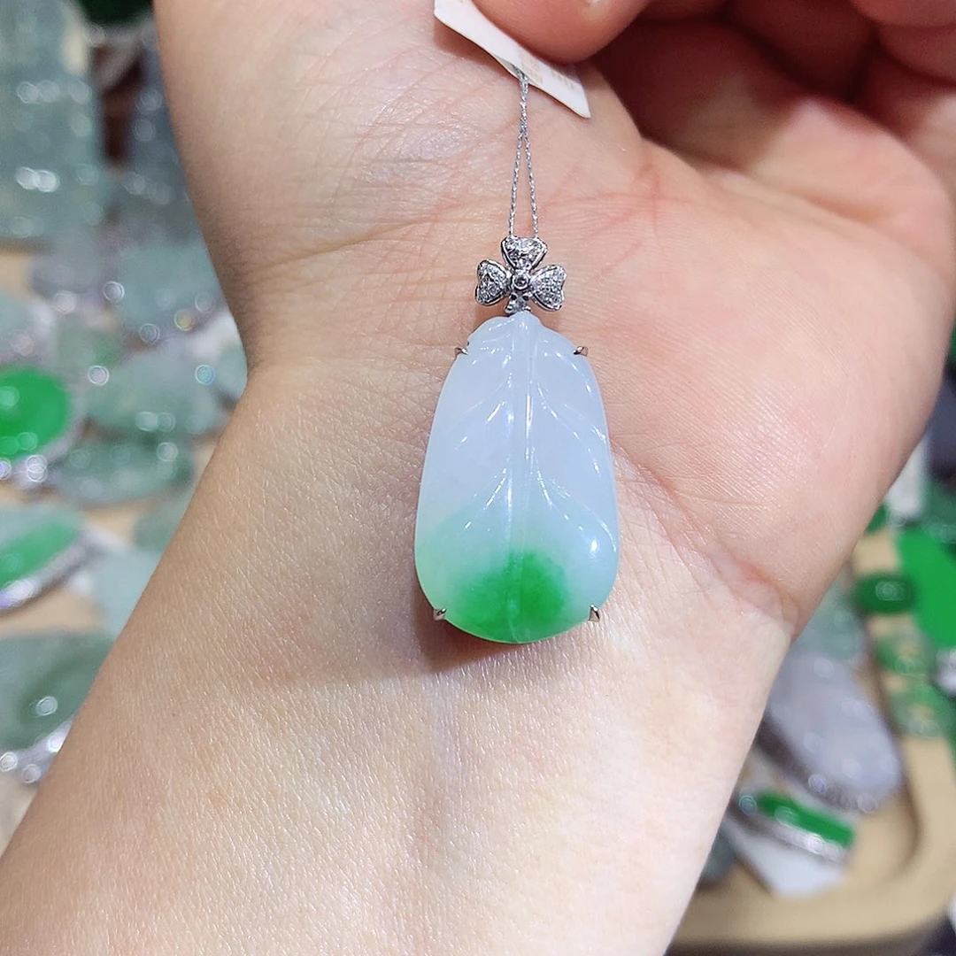 翡翠18K金镶嵌颈饰叶子