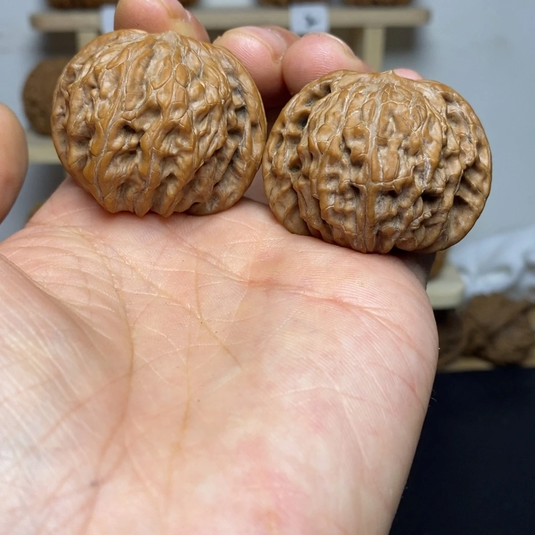 欧***哥大叶紫檀（黑酸枝木类）42尺寸磨盘一对
