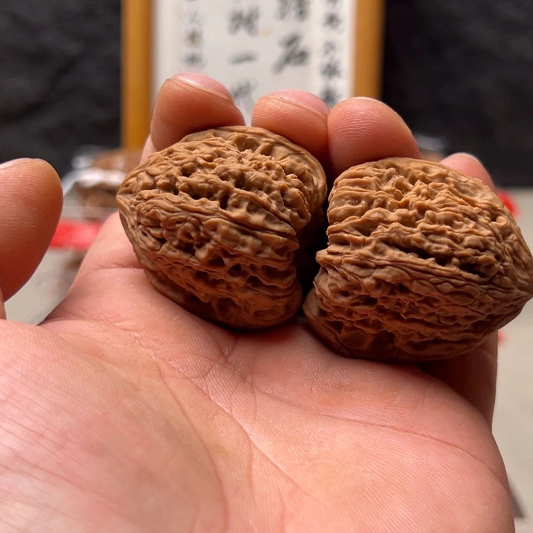 玖***柒把件文玩核桃南疆39.5黄点