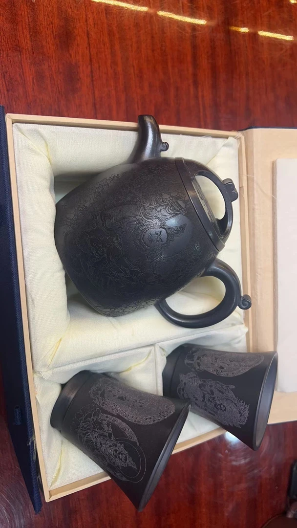 DT1274五路财神牛盖秦权一壶两杯套组石黄[琦]精工全手紫砂壶