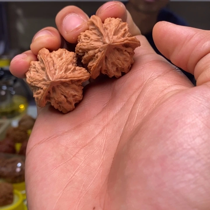 文玩核桃吊坠文玩核桃盘山三棱35～