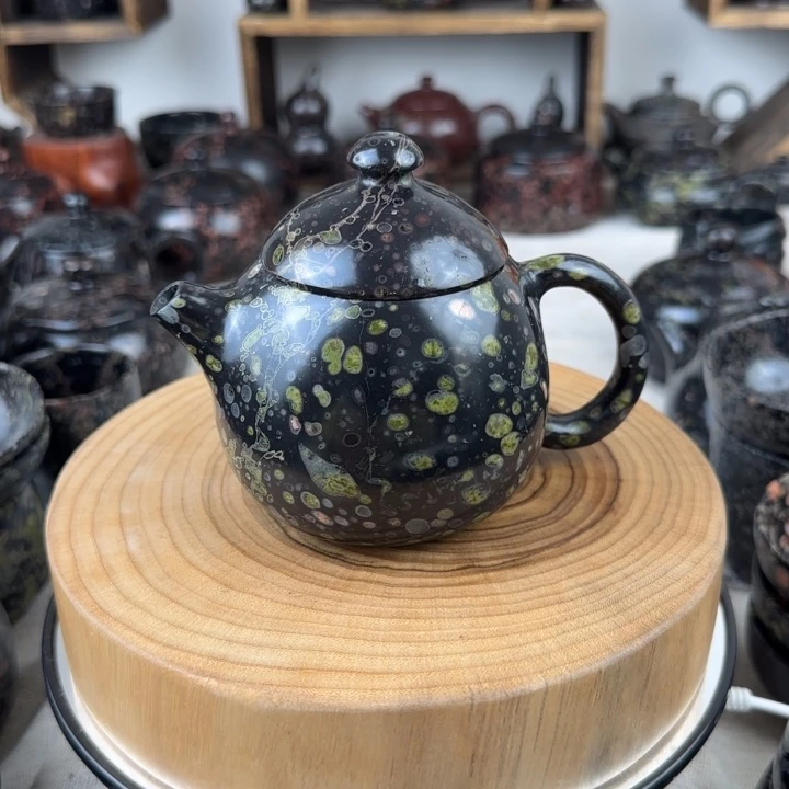 梅花玉绿梅龙蛋壶
