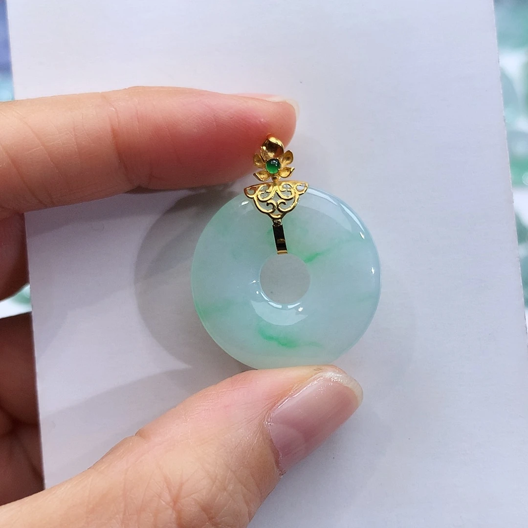 翡翠18K金镶嵌颈饰翡翠吊坠