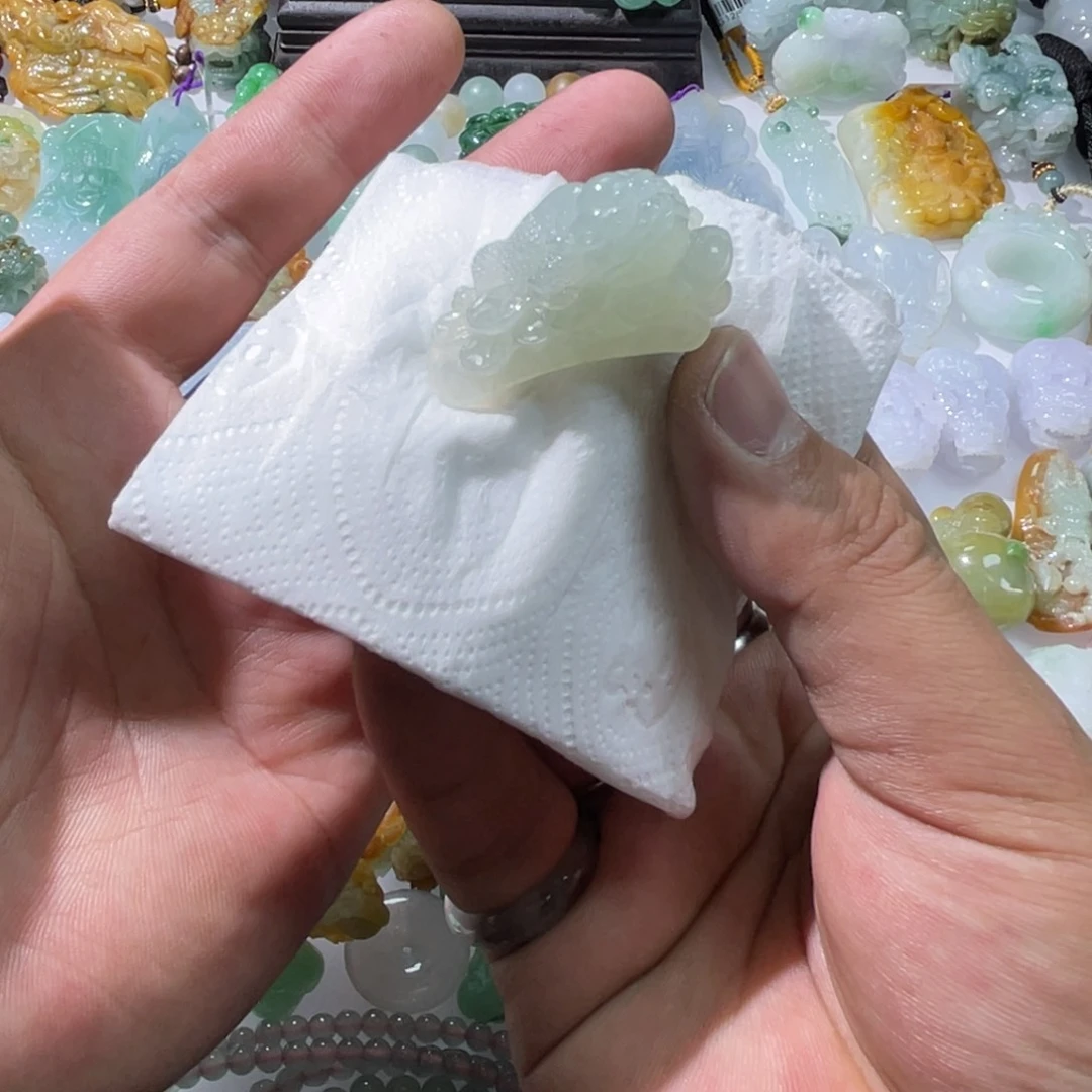 翡翠颈饰未镶嵌天然