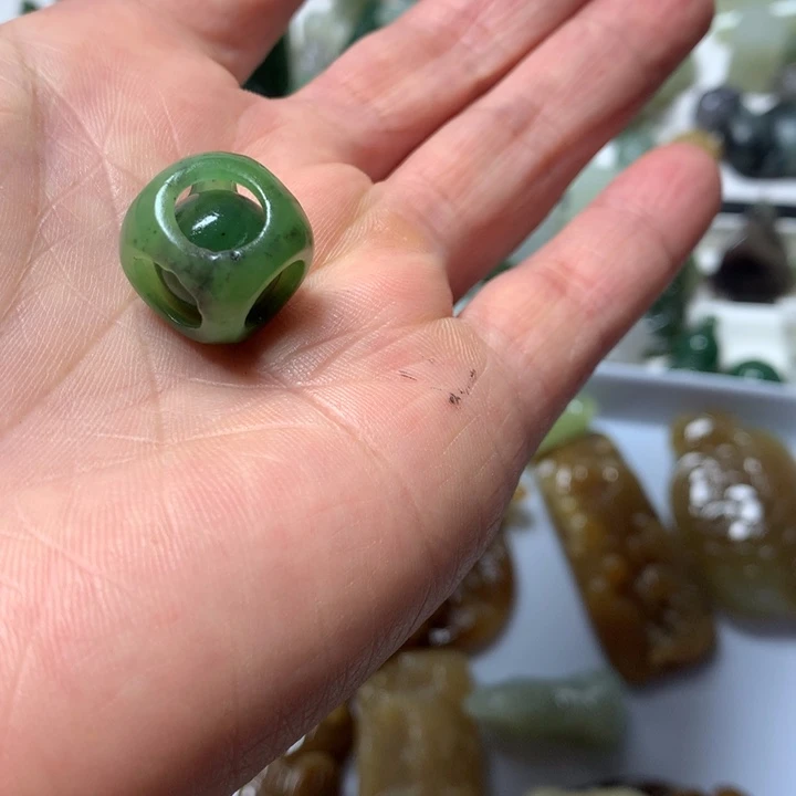 和田玉（糖玉）未镶嵌珠宝奇石