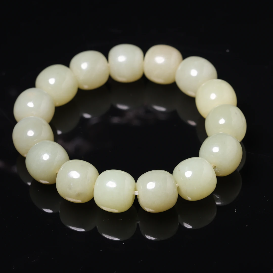 清代和田玉老型珠手串