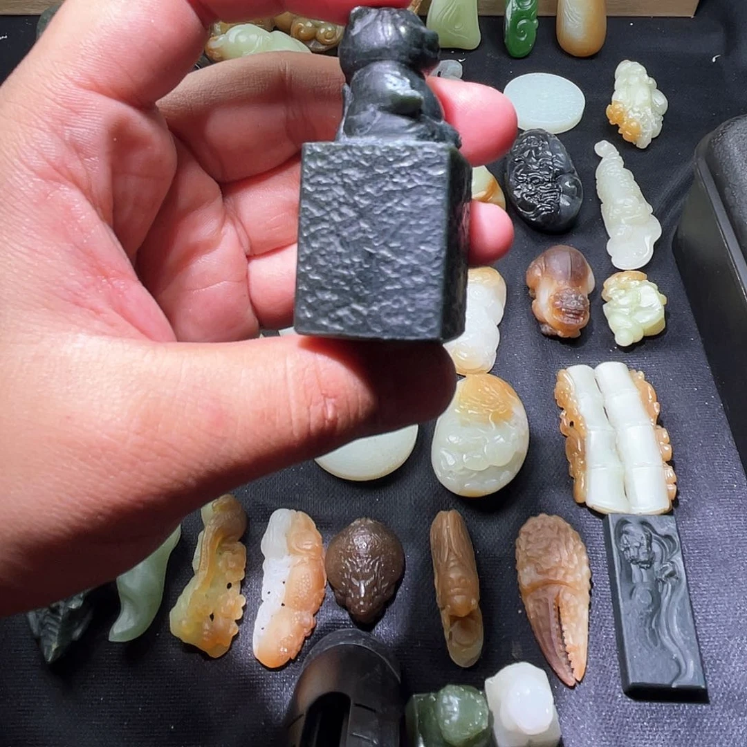 和田玉颈饰未镶嵌糖**心