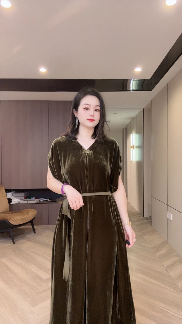 v领系带橄榄绿真丝丝绒女士休闲桑蚕丝连衣裙