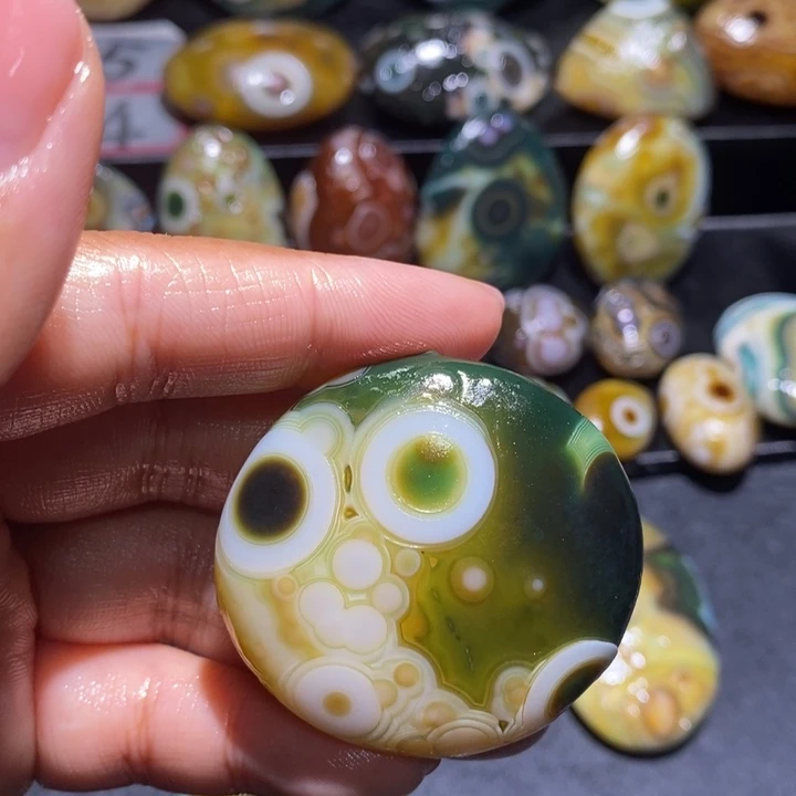 玛瑙/玉髓未镶嵌珠宝奇石125