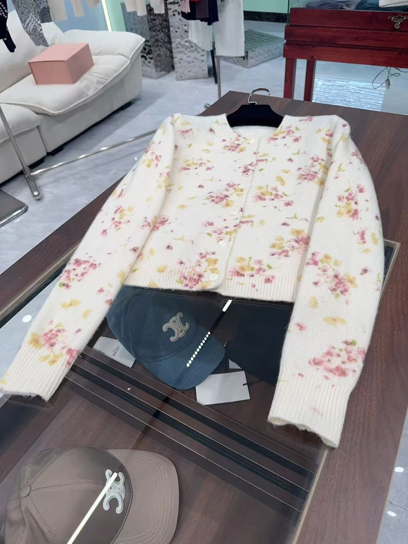 25秋冬倒三角简约碎花羊毛针织开衫