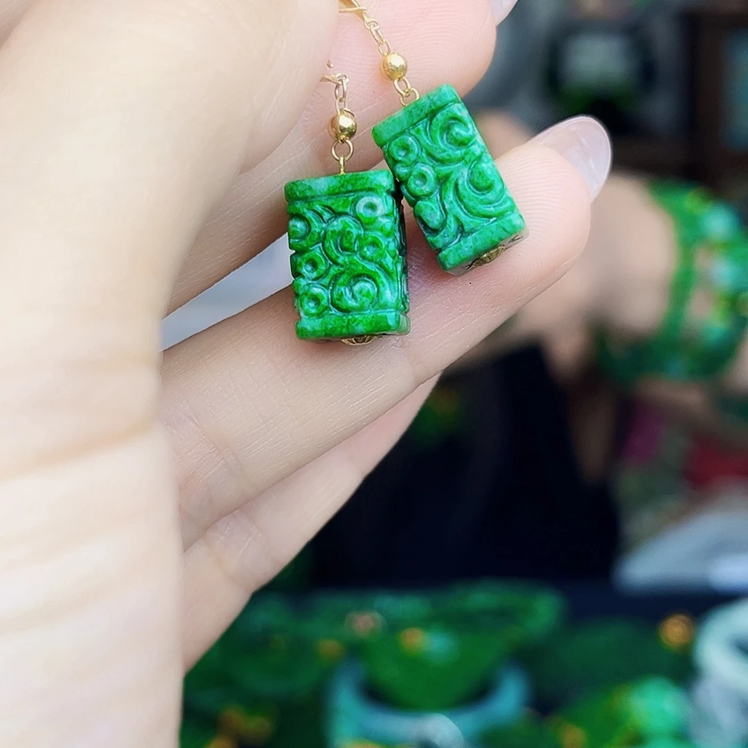 翡翠18K金镶嵌颈饰多样性