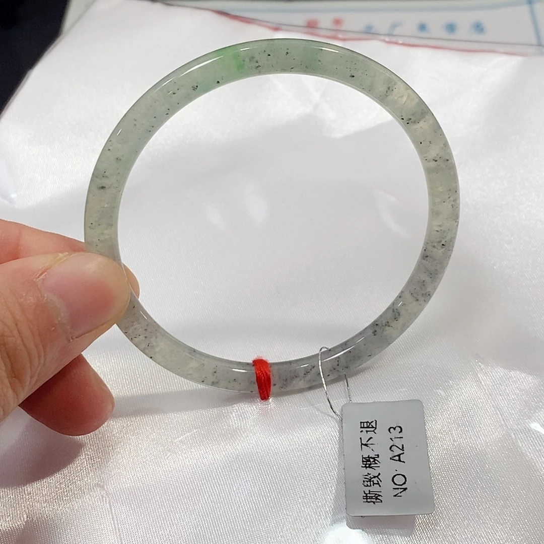 翡翠未镶嵌手镯（圆镯）