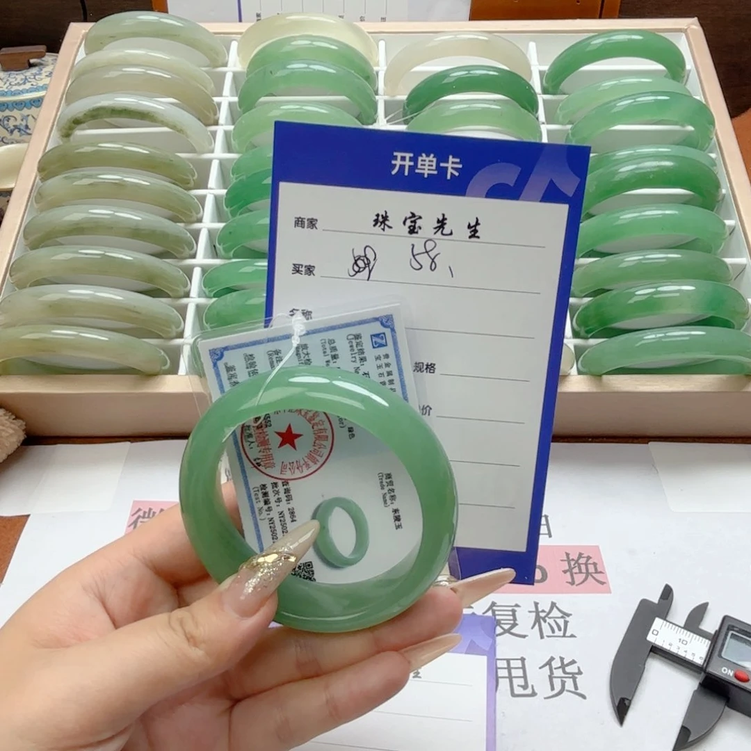 石英质玉手镯未镶嵌58