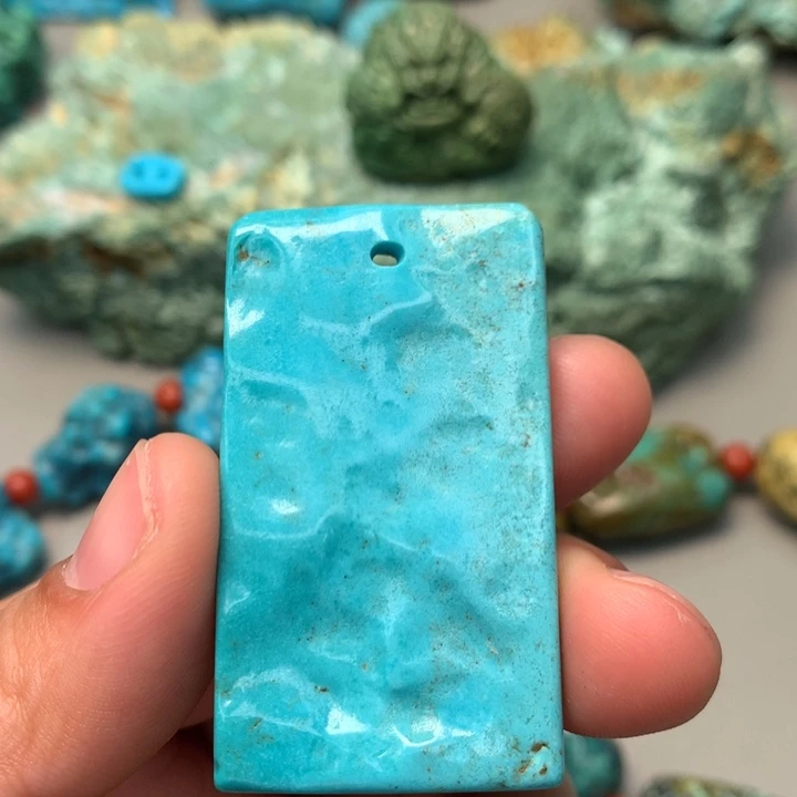 绿松石未镶嵌颈饰