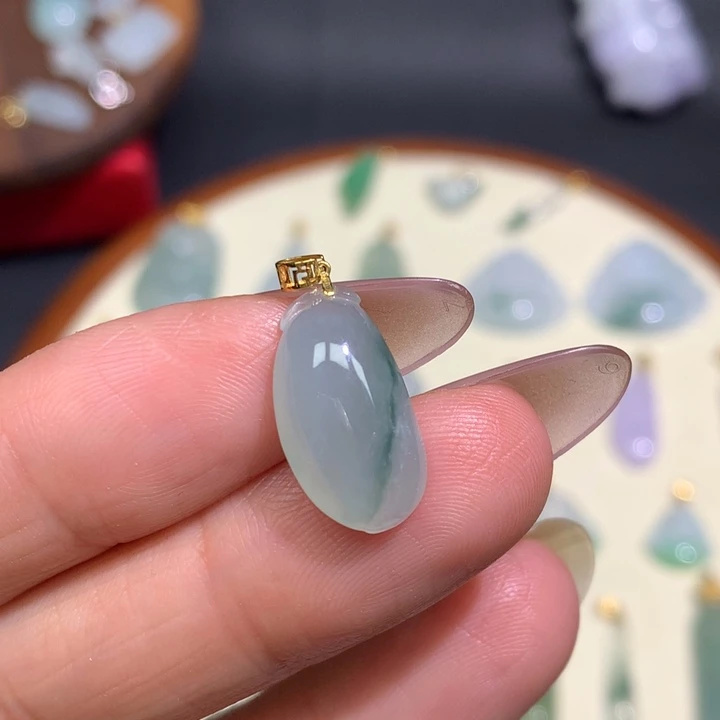 翡翠18K金镶嵌颈饰