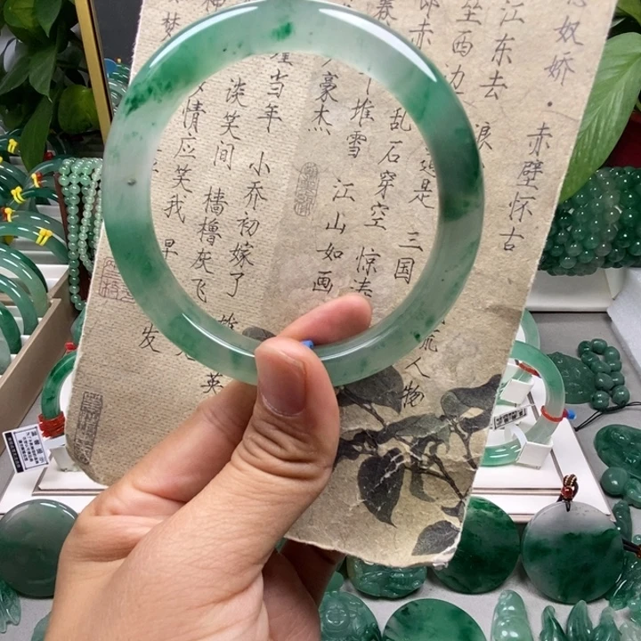 未镶嵌手镯石英质玉
