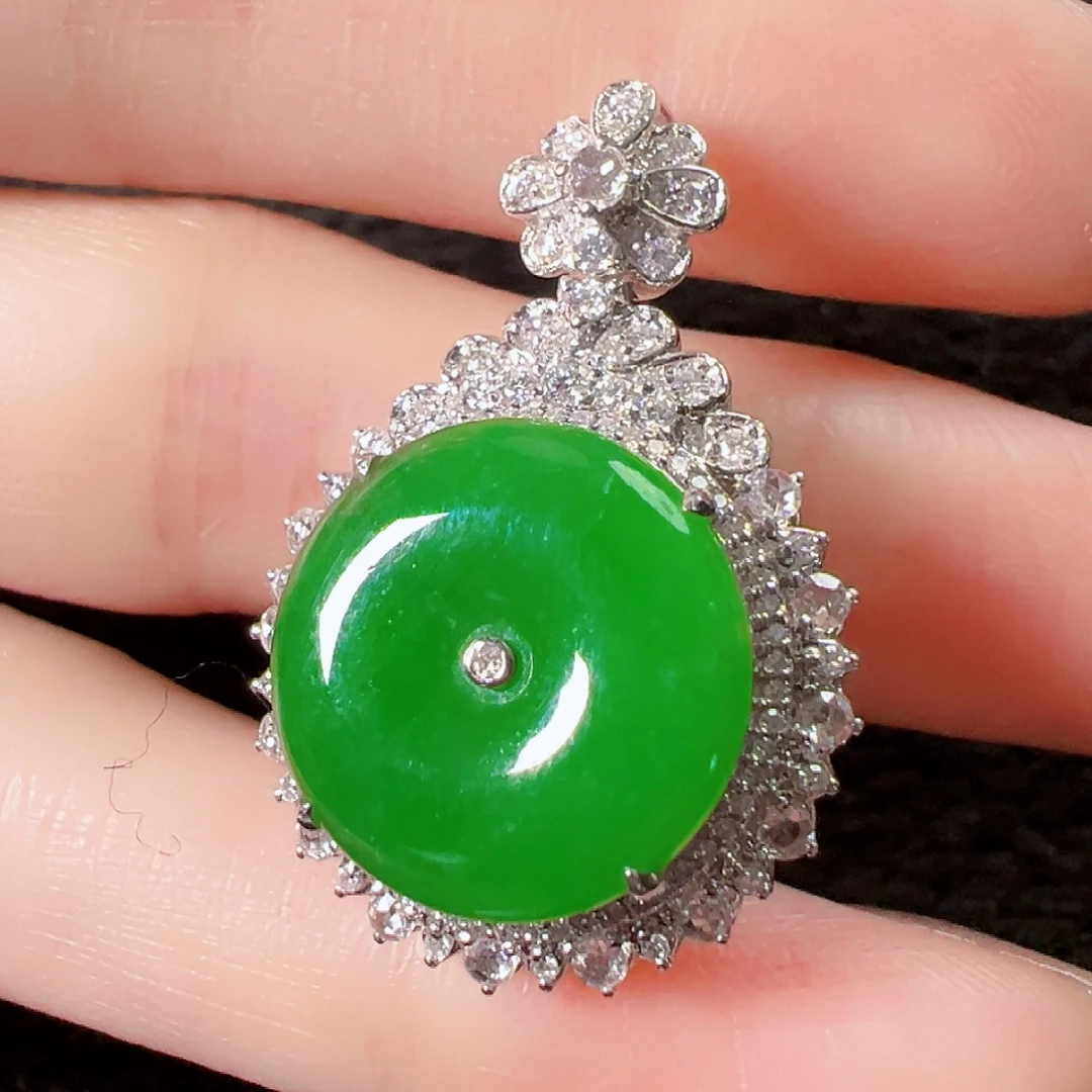 翡翠18K金镶嵌颈饰签收后24小时鉴赏期，过时不退