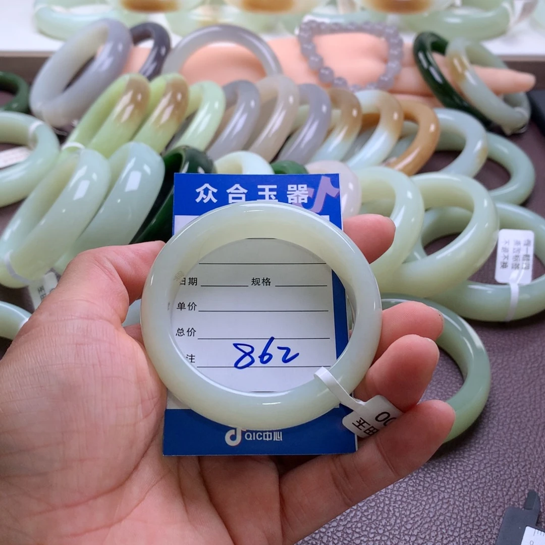 和田玉手镯未镶嵌