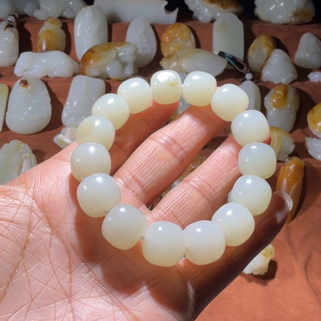 呆****和田玉未镶嵌手链