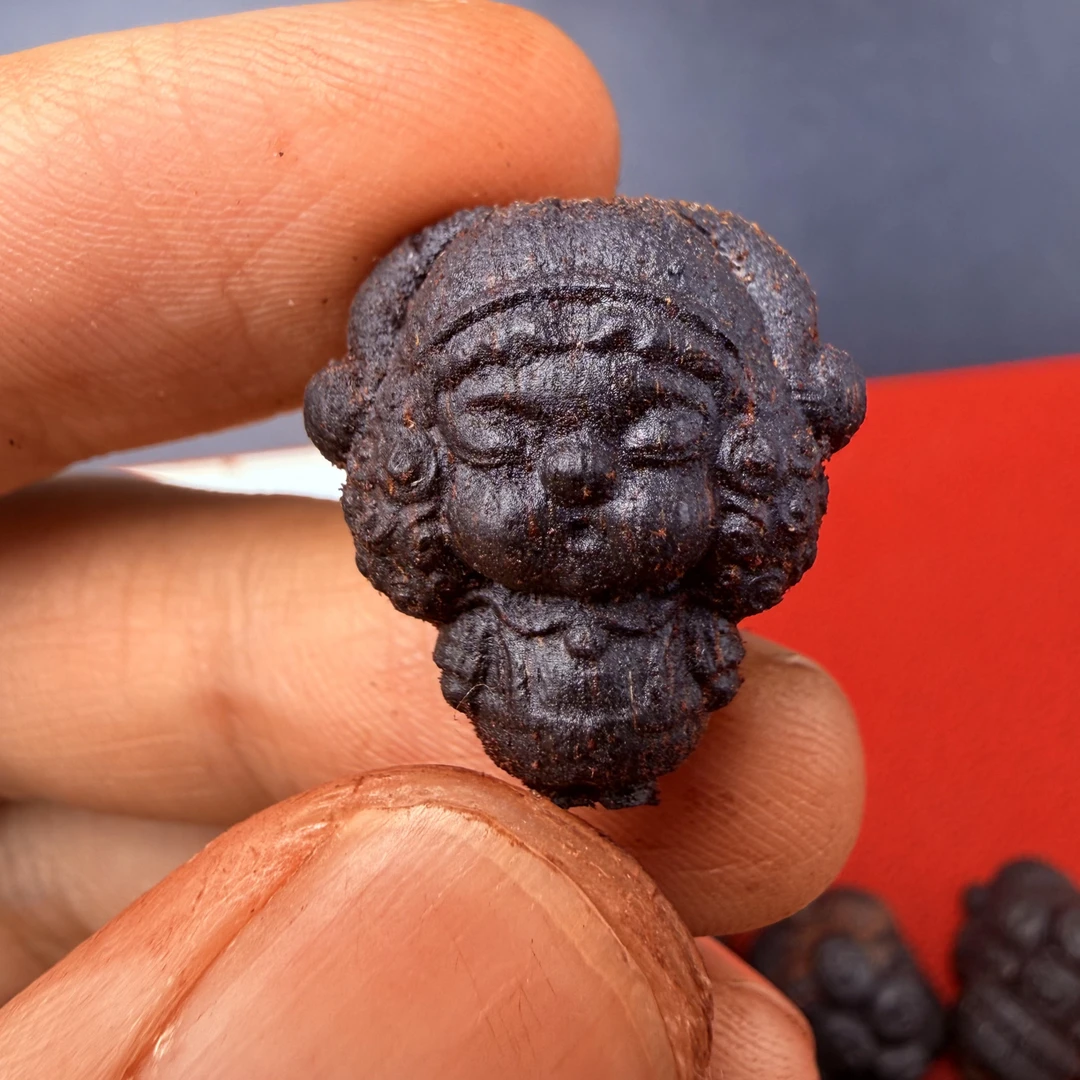 【新款】【雕刻】小叶降真香 小丑 通孔 精工雕刻1.8cm
