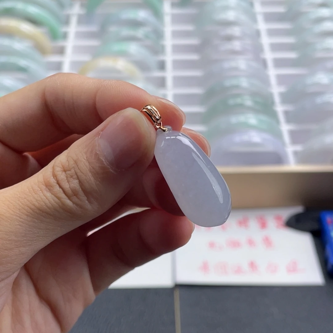 颈饰18K金镶嵌翡翠福瓜