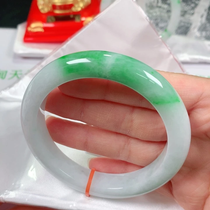 翡翠手镯未镶嵌   编号DH1226 正圈59