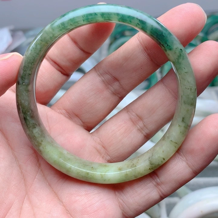 独山玉未镶嵌手镯59