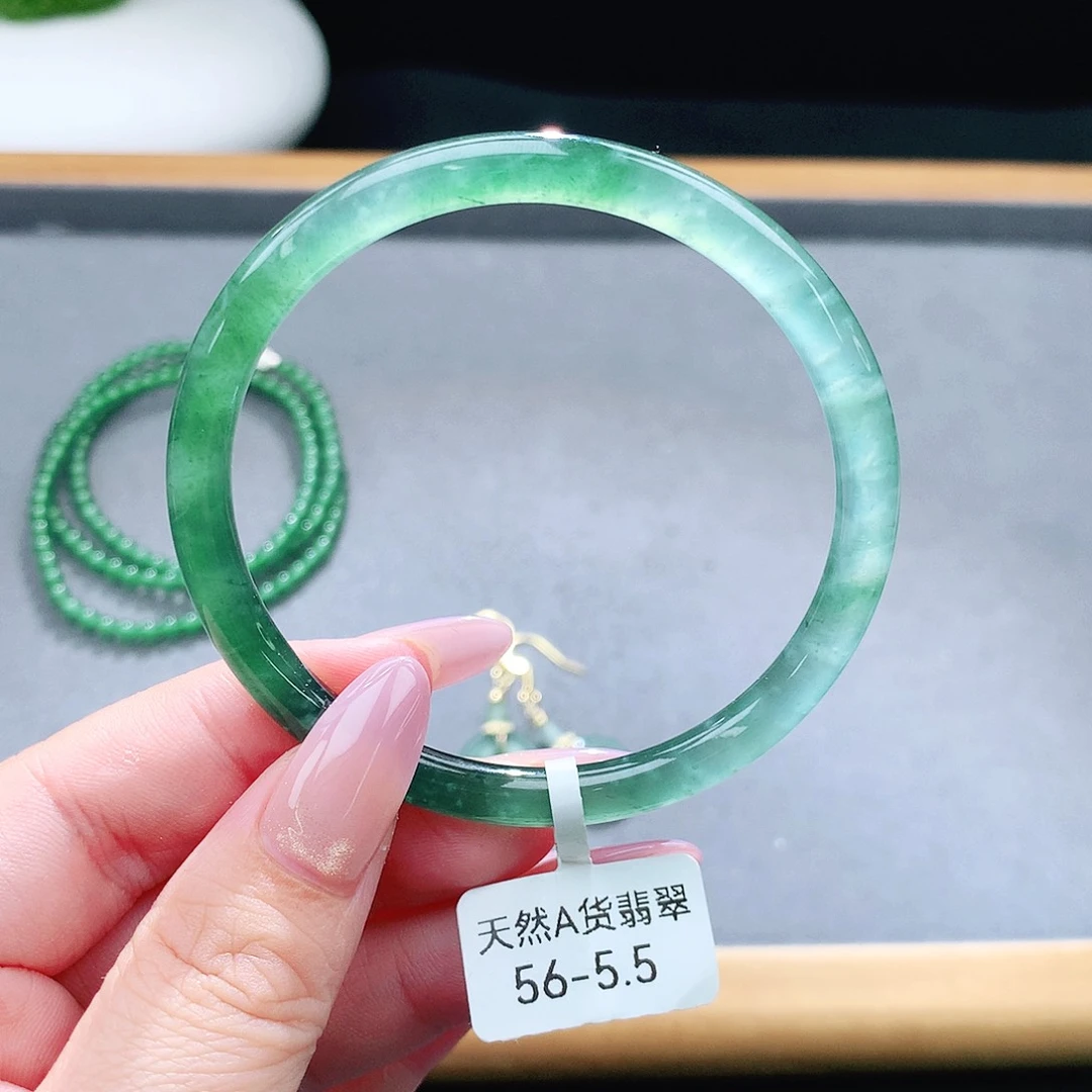 未镶嵌手镯（圆镯）翡翠