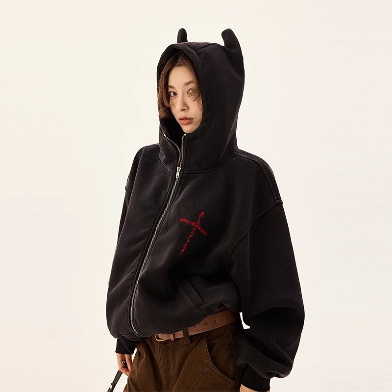 达蒙岛水洗做旧十字架字母刺绣小恶魔连帽卫衣女短款显瘦开衫外套