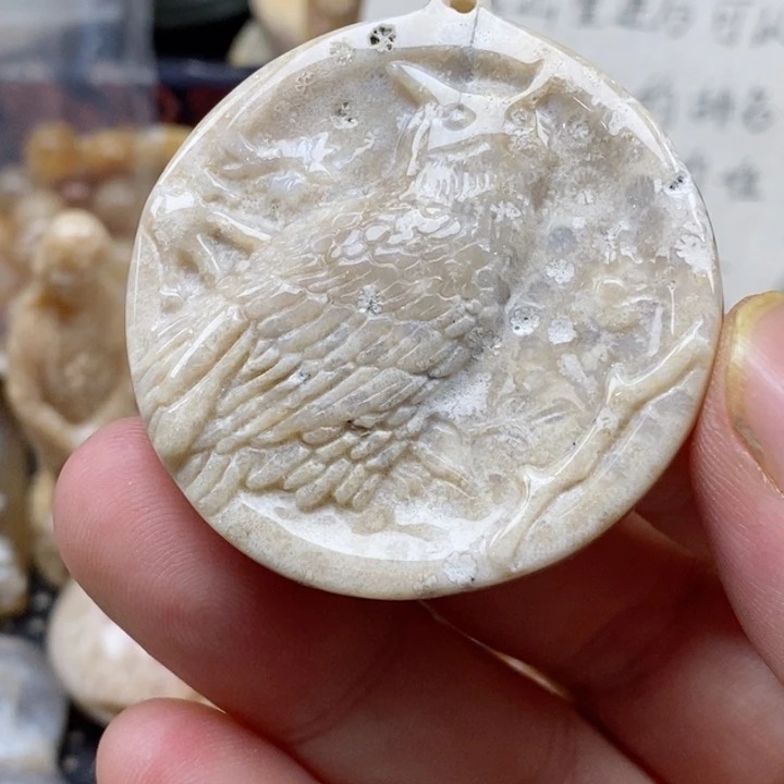 硅化珊瑚（珊瑚玉）未镶嵌颈饰有瑕