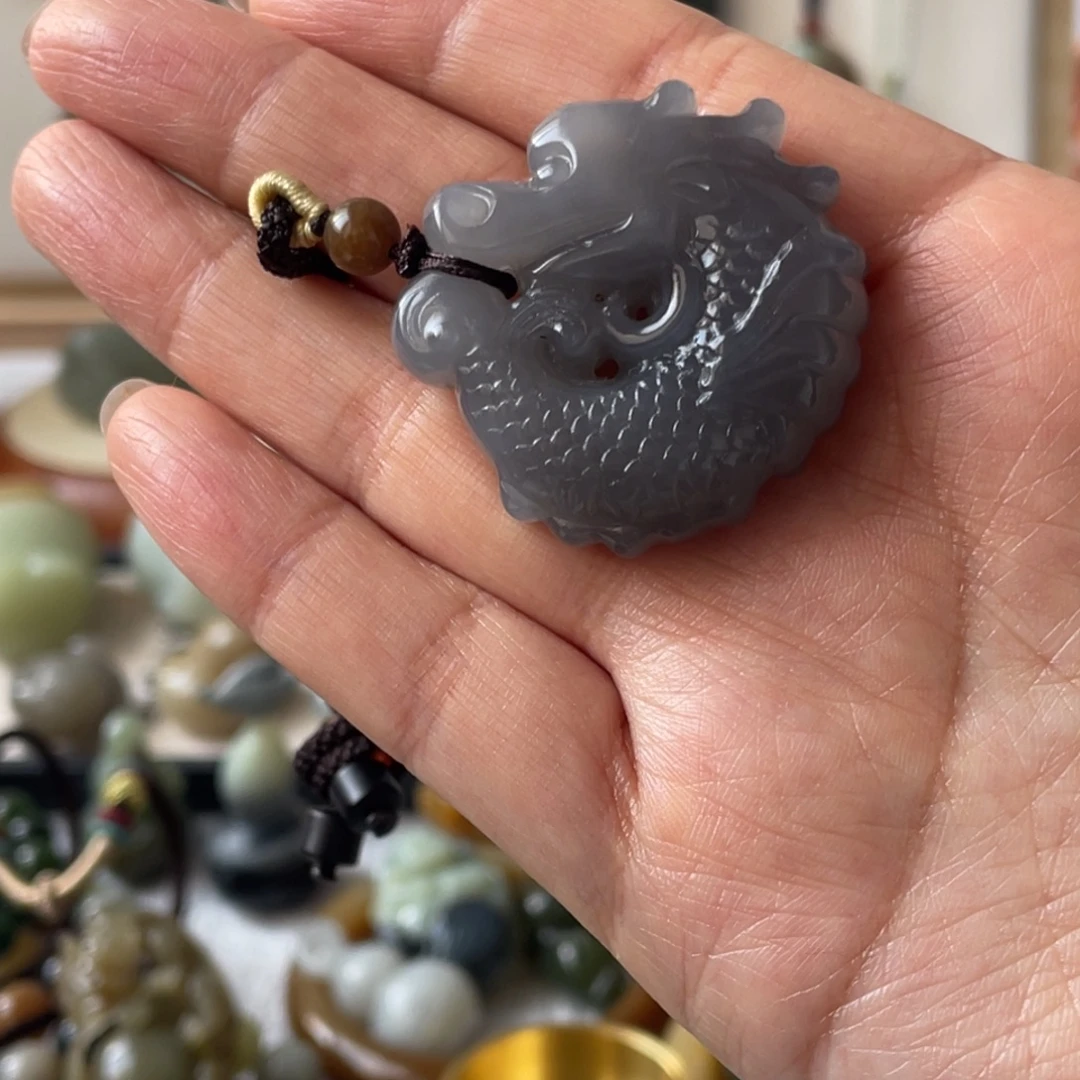 和田玉未镶嵌颈饰烟紫龙鱼