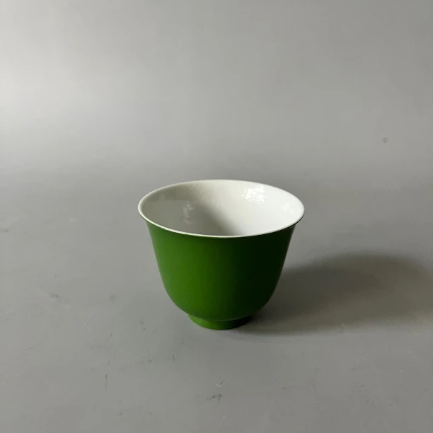 198 清康熙 苹果绿釉主人杯