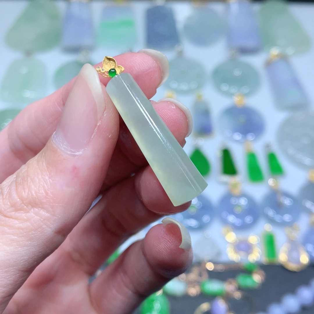 翡翠吊坠(不含链)18K金镶嵌