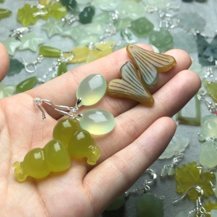 蛇纹石玉耳饰未镶嵌小**凉
