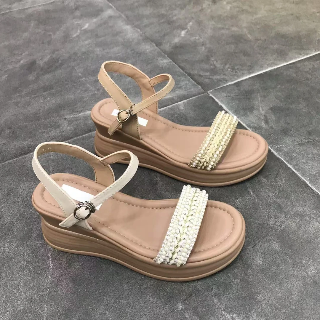 532525603夏季新款2025简约坡跟气质百搭舒适一字带不累脚凉鞋女